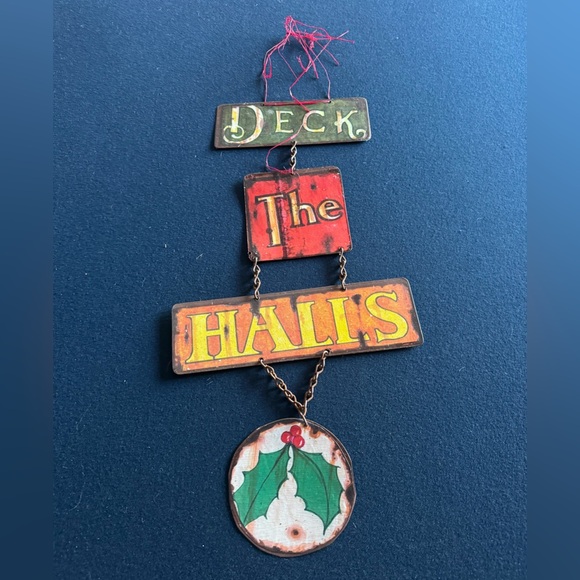Festive DECK THE HALLS Wall Hanging Deco- vintage looking. Lightweight& SO FUN🎄 - Picture 1 of 9